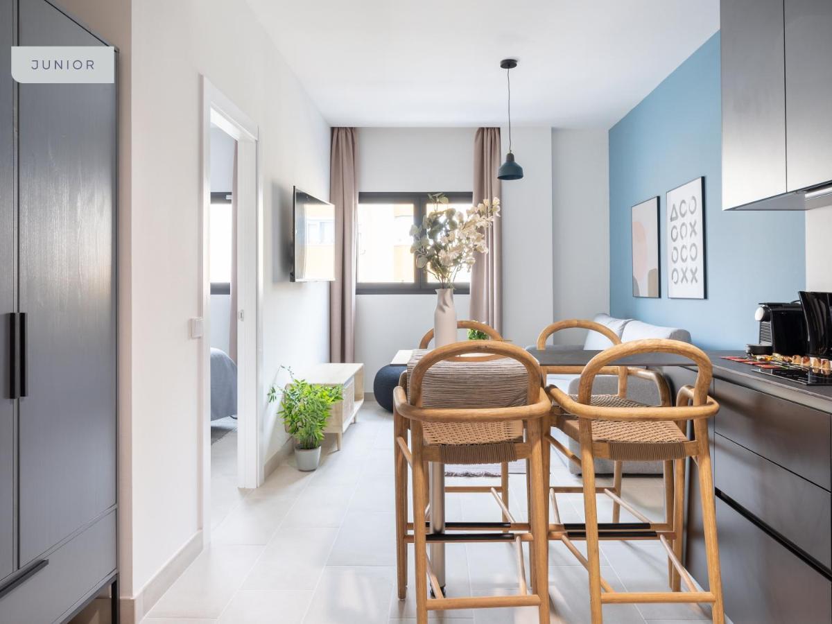 Limehome Sevilla Calle Torcuato Luca De Tena - Digital Access מראה חיצוני תמונה