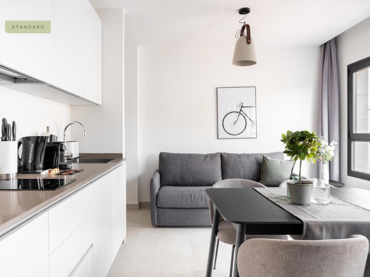 Limehome Sevilla Calle Torcuato Luca De Tena - Digital Access מראה חיצוני תמונה