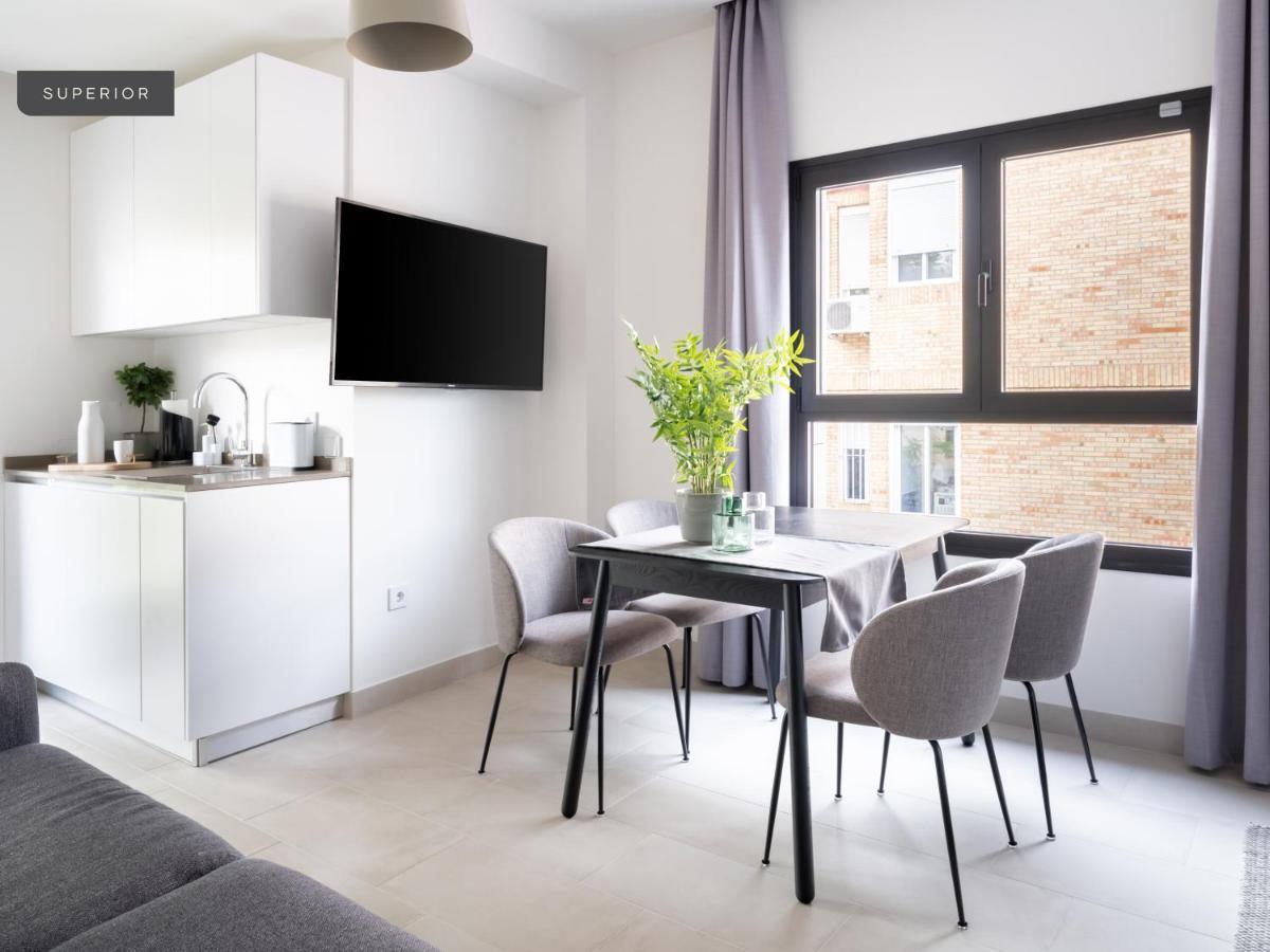 Limehome Sevilla Calle Torcuato Luca De Tena - Digital Access מראה חיצוני תמונה