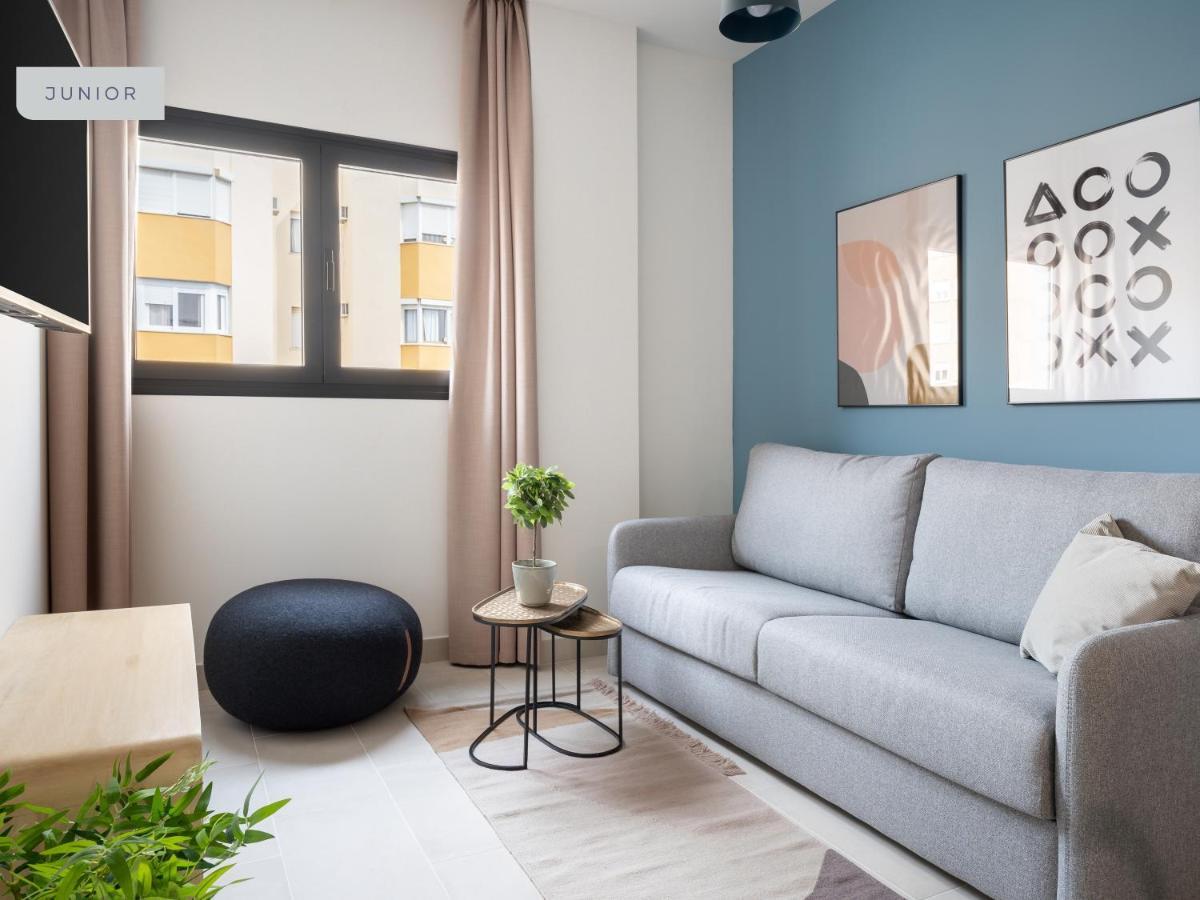 Limehome Sevilla Calle Torcuato Luca De Tena - Digital Access מראה חיצוני תמונה