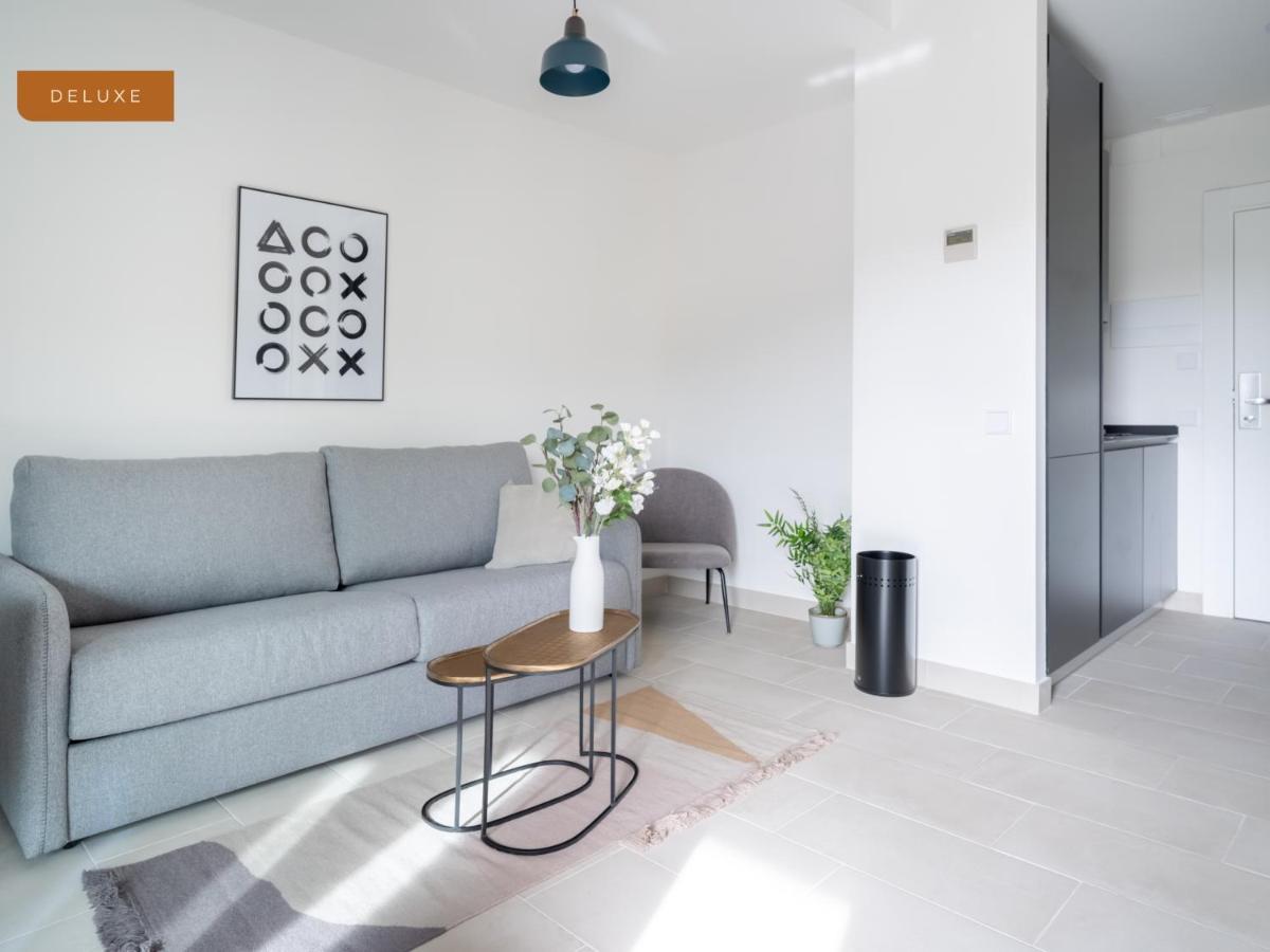 Limehome Sevilla Calle Torcuato Luca De Tena - Digital Access מראה חיצוני תמונה