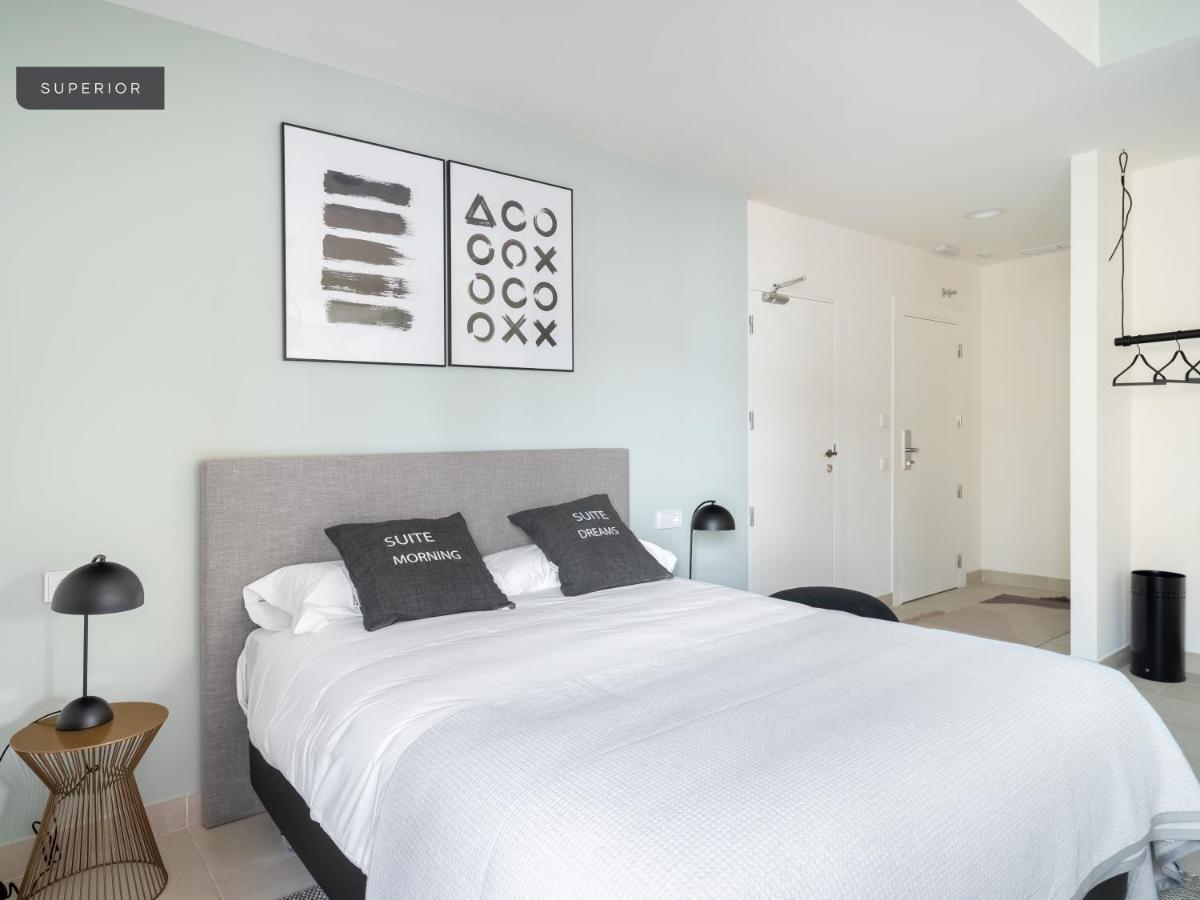 Limehome Sevilla Calle Torcuato Luca De Tena - Digital Access מראה חיצוני תמונה
