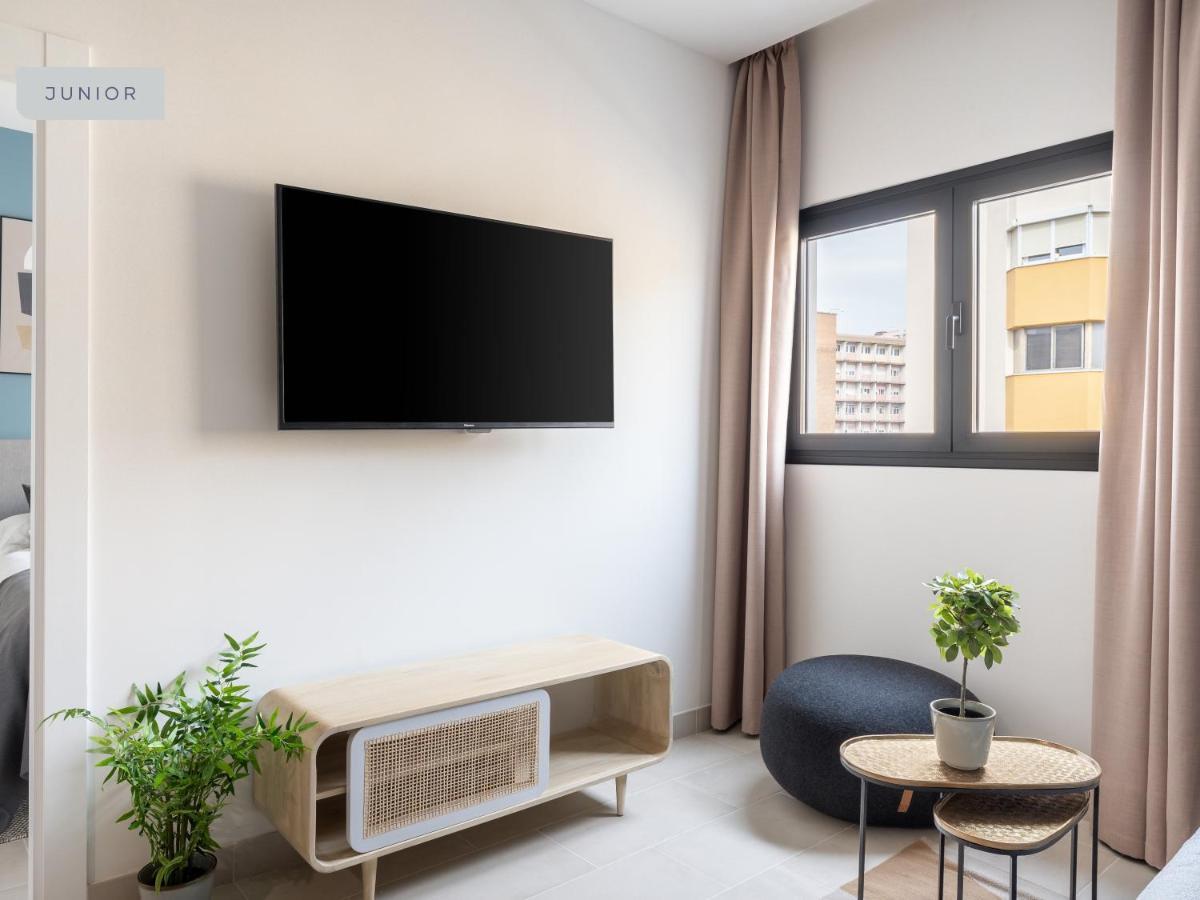 Limehome Sevilla Calle Torcuato Luca De Tena - Digital Access מראה חיצוני תמונה