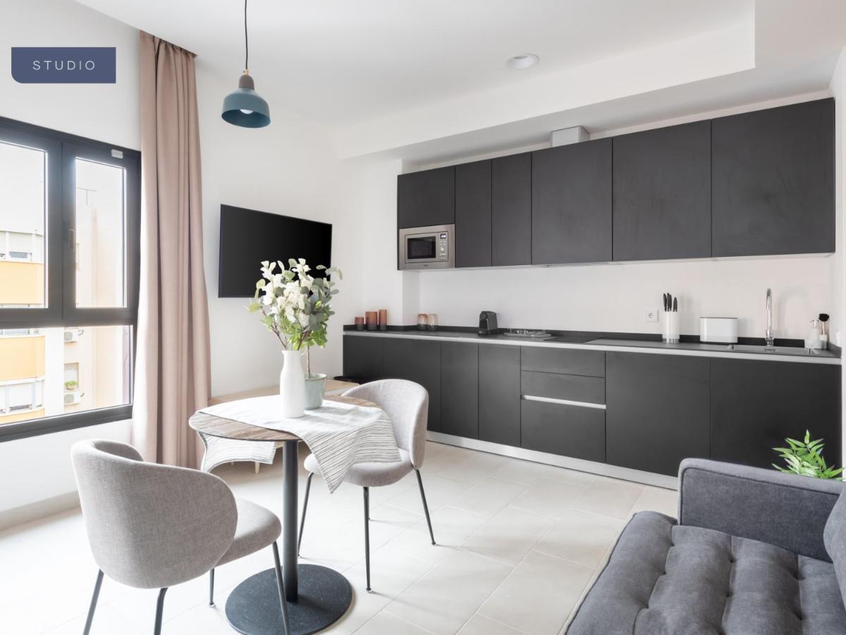 Limehome Sevilla Calle Torcuato Luca De Tena - Digital Access מראה חיצוני תמונה
