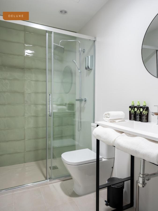 Limehome Sevilla Calle Torcuato Luca De Tena - Digital Access מראה חיצוני תמונה