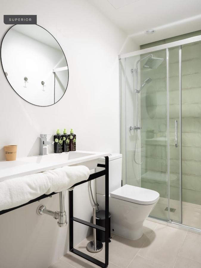 Limehome Sevilla Calle Torcuato Luca De Tena - Digital Access מראה חיצוני תמונה