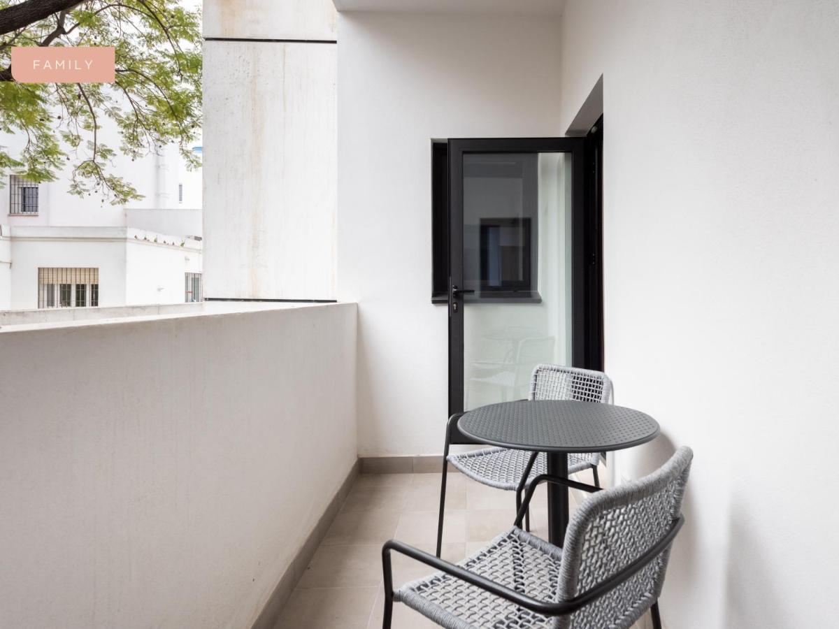 Limehome Sevilla Calle Torcuato Luca De Tena - Digital Access מראה חיצוני תמונה