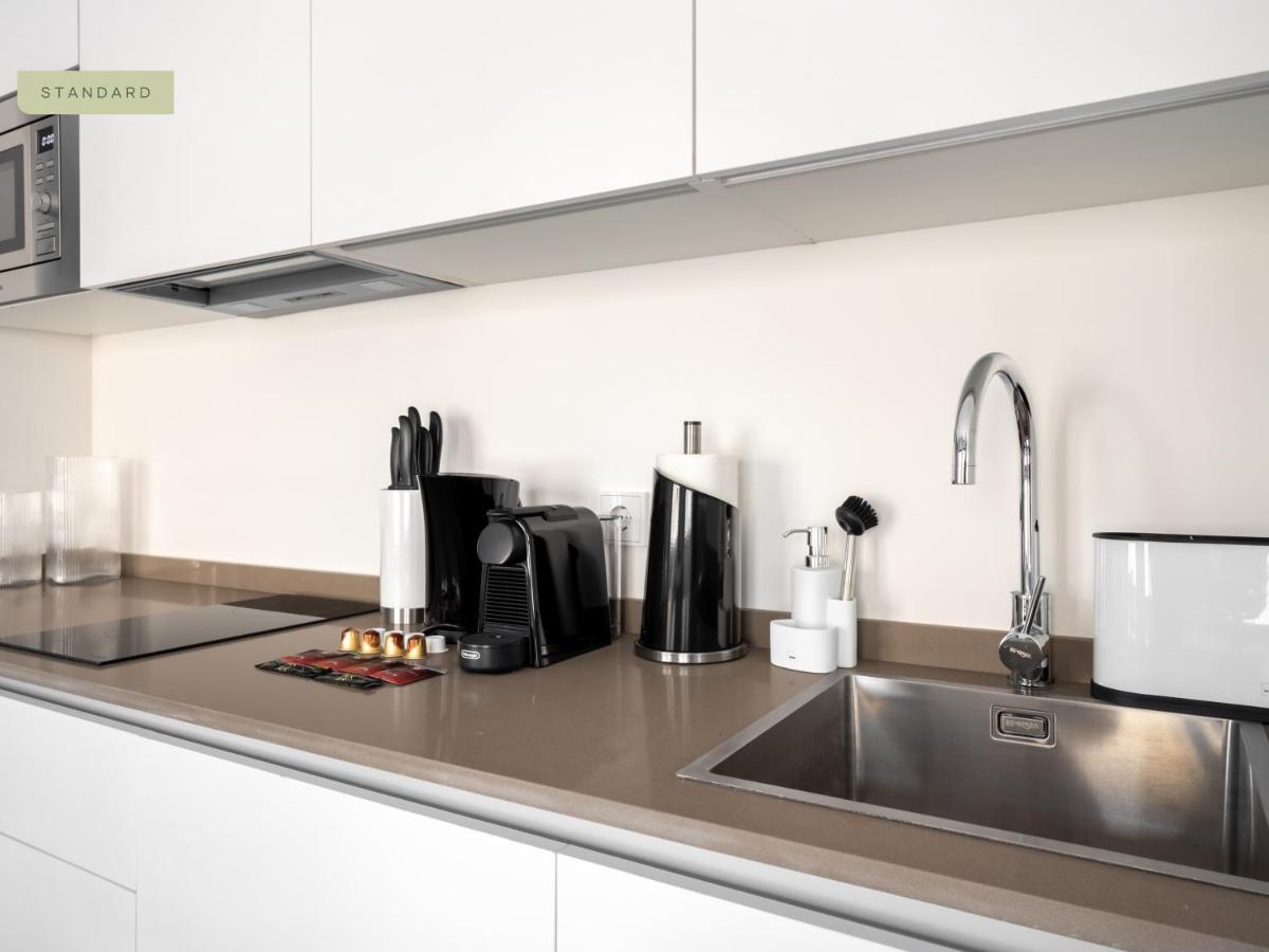 Limehome Sevilla Calle Torcuato Luca De Tena - Digital Access מראה חיצוני תמונה