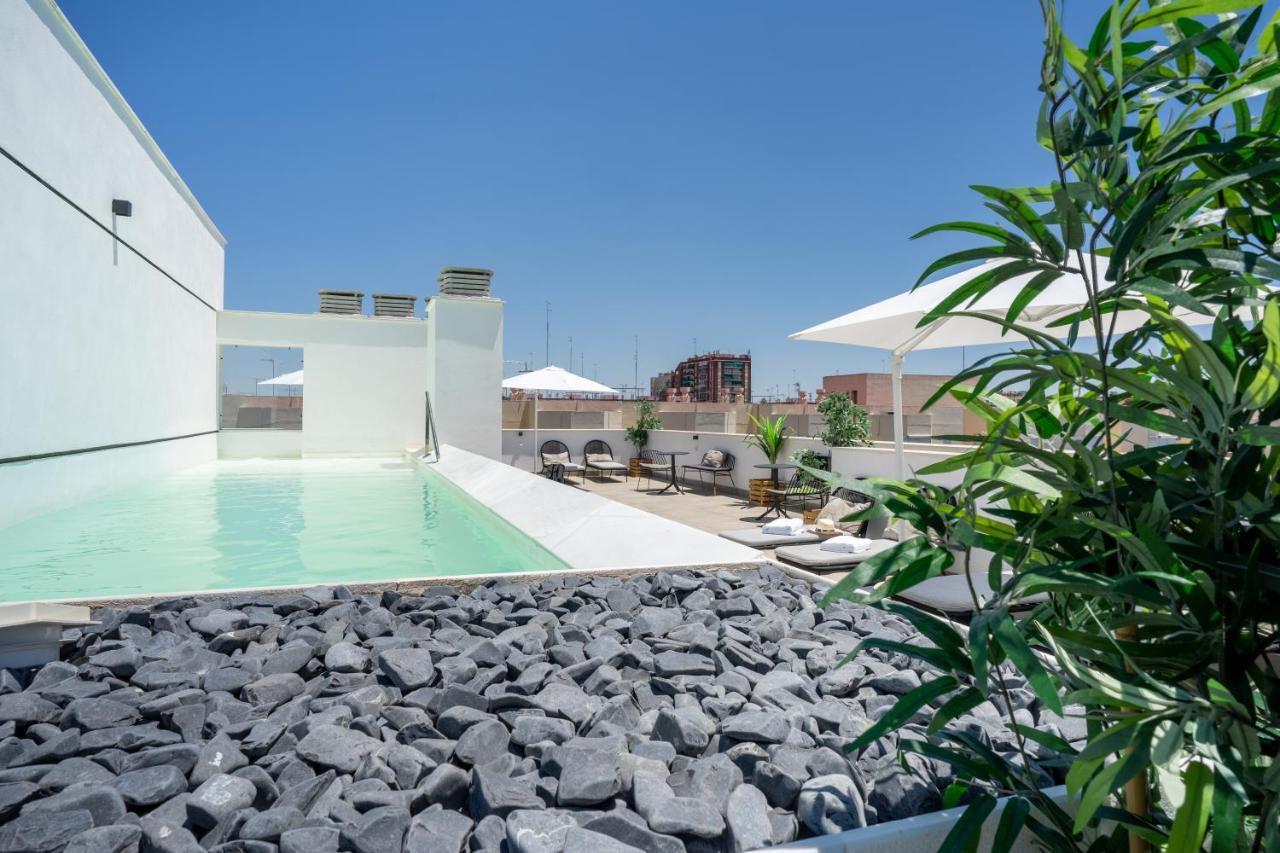 Limehome Sevilla Calle Torcuato Luca De Tena - Digital Access מראה חיצוני תמונה