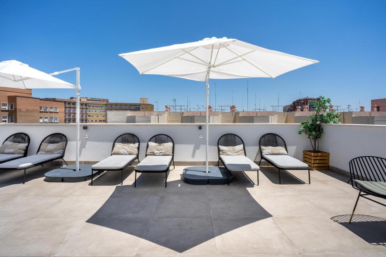 Limehome Sevilla Calle Torcuato Luca De Tena - Digital Access מראה חיצוני תמונה