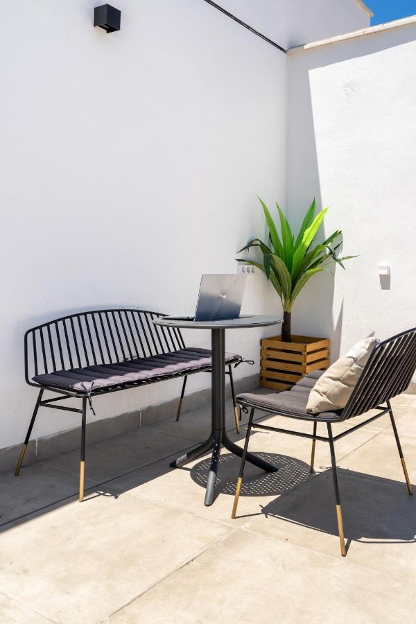 Limehome Sevilla Calle Torcuato Luca De Tena - Digital Access מראה חיצוני תמונה